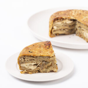 Jordanian Makmoora traditional chicken and caramelized onion pie served at Sakbeh Dubai